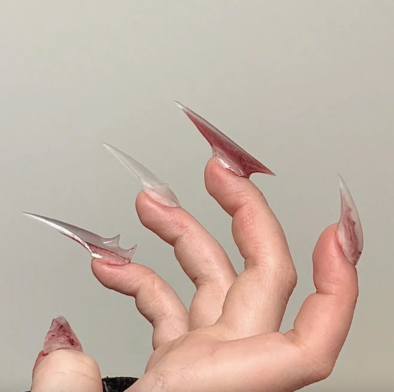 Фантазійні форми нігтів вдалі лише для конкурсів Фантазійні форми нігтів вдалі лише для конкурсів