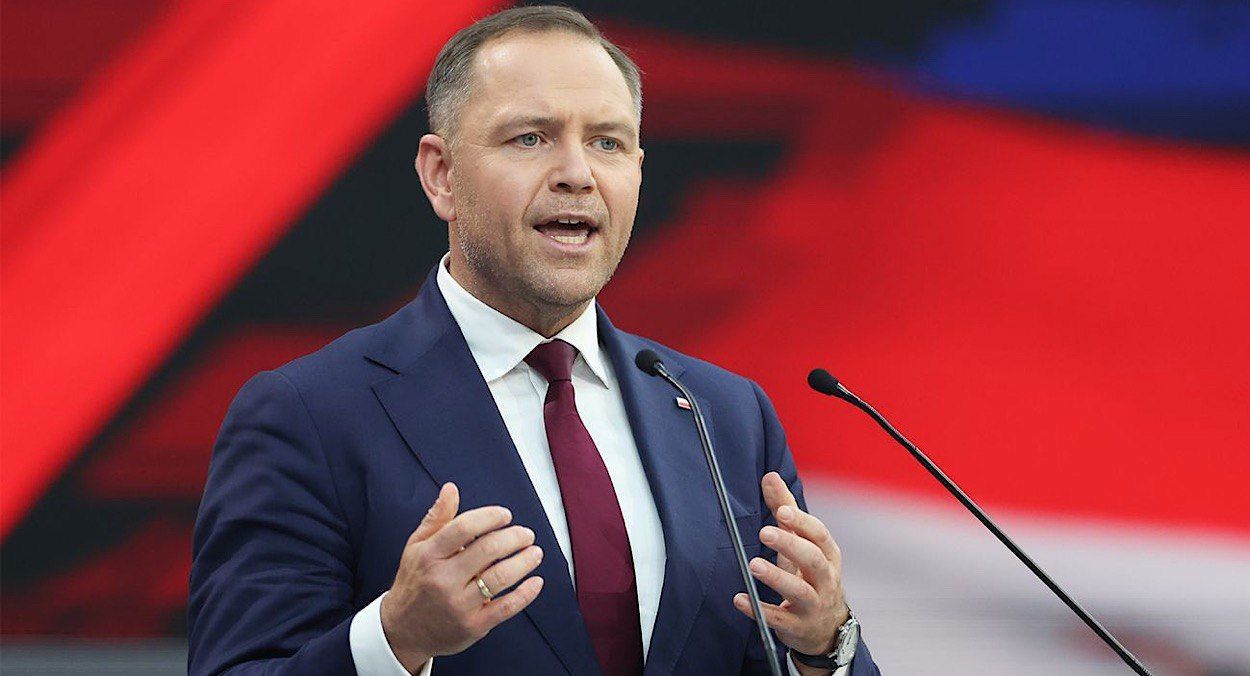 У Навроцького виник конфлікт із Туском вже на наступний день після інавгурації, – Bloomberg - Геополітика У Навроцького виник конфлікт із Туском вже на наступний день після інавгурації, – Bloomberg - Геополітика