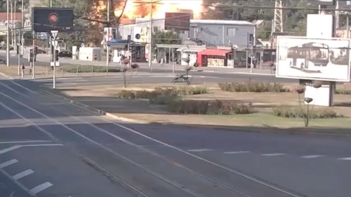 Момент російського удару по Запоріжжю 10 серпня Момент російського удару по Запоріжжю 10 серпня