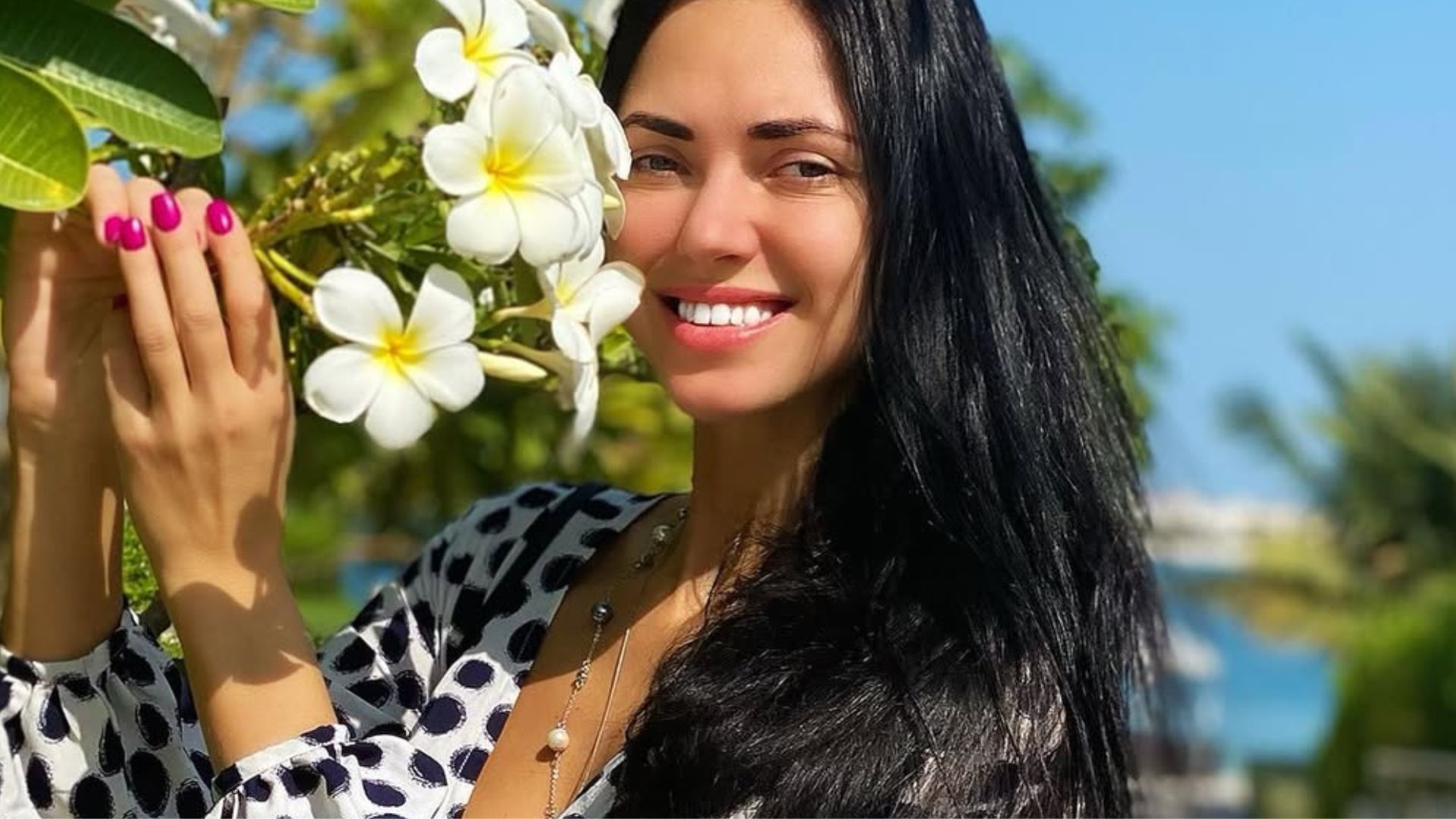 Зірковий стиліст розсекретив, де зараз Смеюха з гурту "НеАнгели", яка вперше стала мамою - Show24 Зірковий стиліст розсекретив, де зараз Смеюха з гурту "НеАнгели", яка вперше стала мамою - Show24