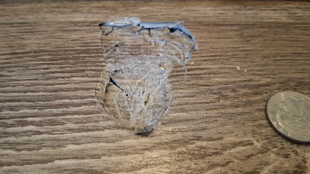 Метеорит пошкодив підлогу будинку