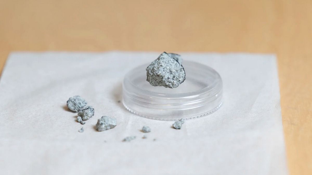 Метеорит, упавший на крышу дома, называют старшим за Землю