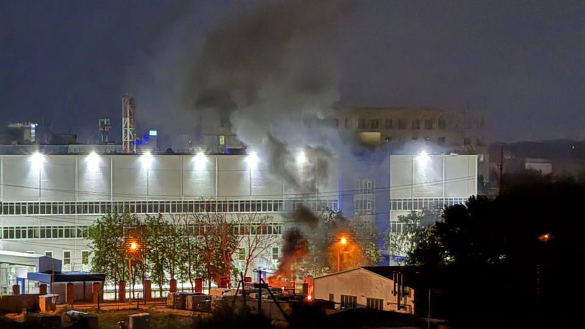 Ставрополь содрогается от взрывов, в городе виден дом: под ударом завод Монокристалл Ставрополь содрогается от взрывов, в городе виден дом: под ударом завод Монокристалл