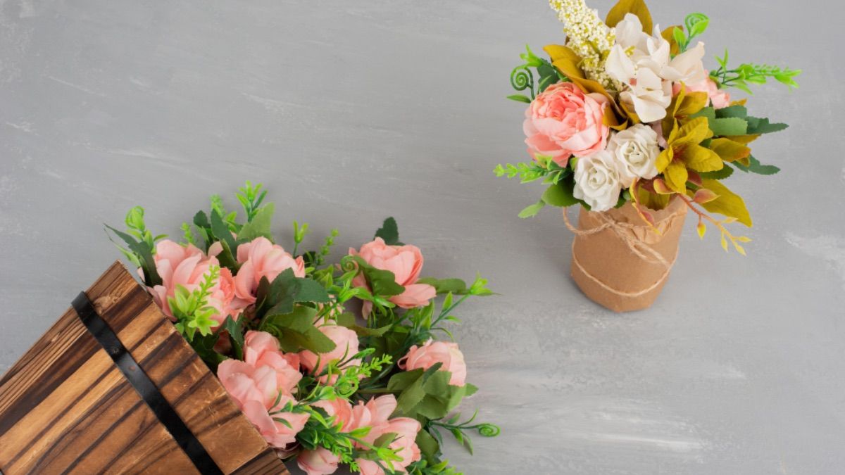Чи можна тримати вдома штучні квіти