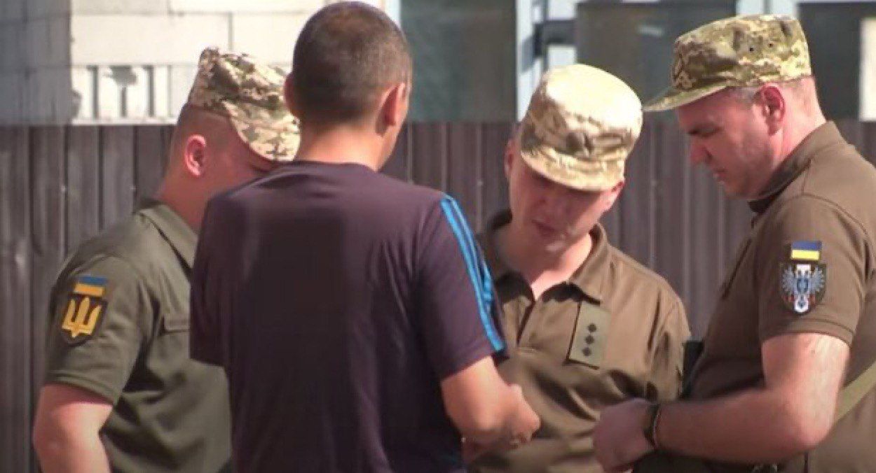 Вручення повісток Вручення повісток