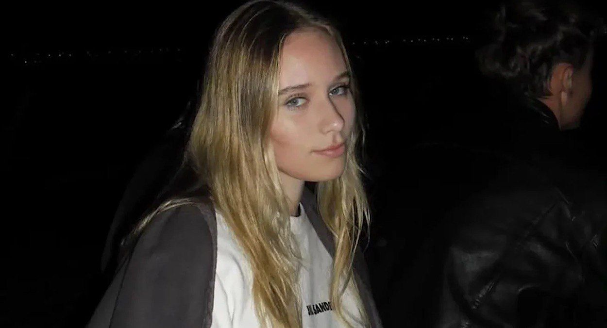 Фейкове фото Луїзи Розової Фейкове фото Луїзи Розової