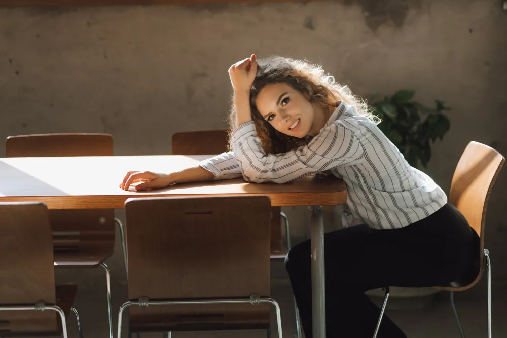 Правда ли, что нельзя сидеть на углу стола Правда ли, что нельзя сидеть на углу стола