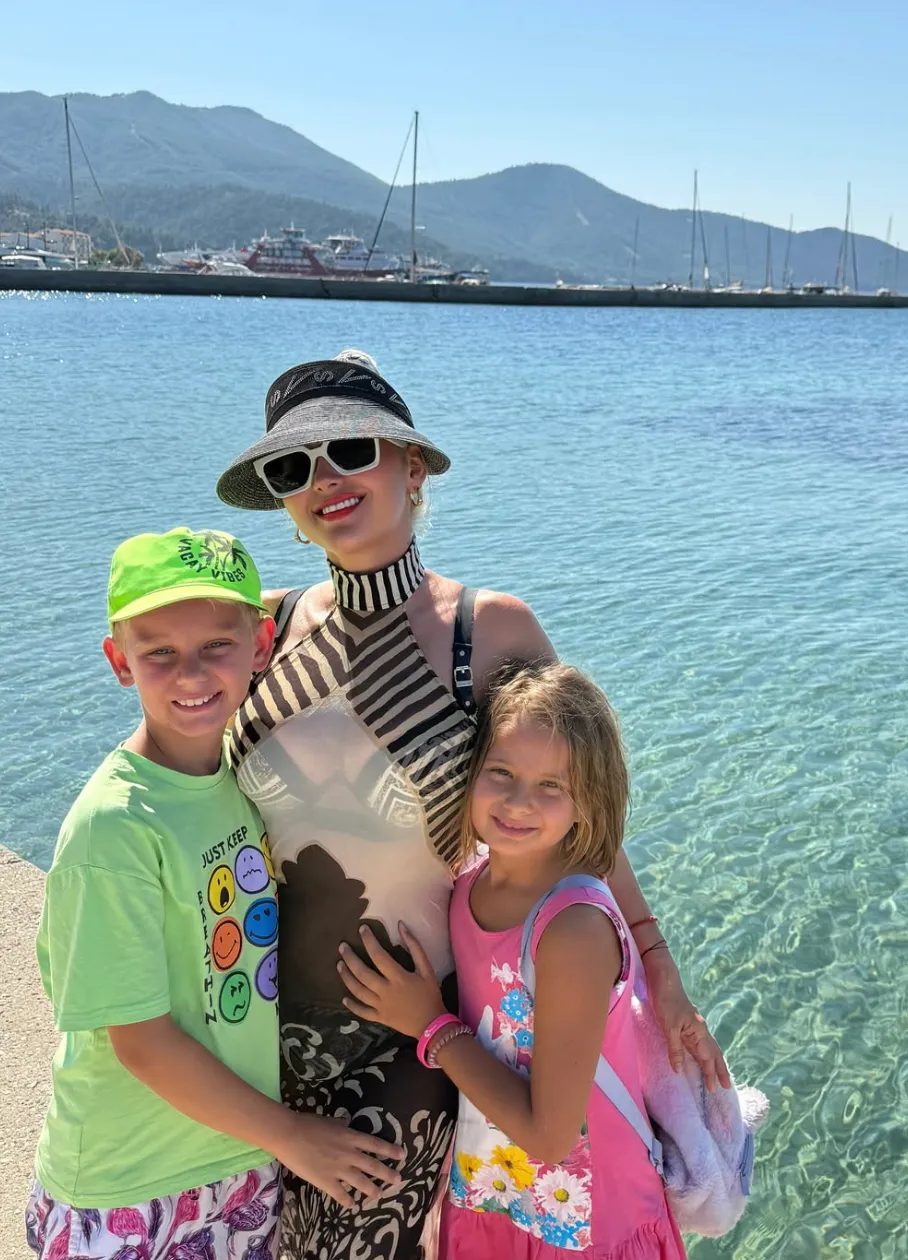 Екатерина Бужинская с детьми 