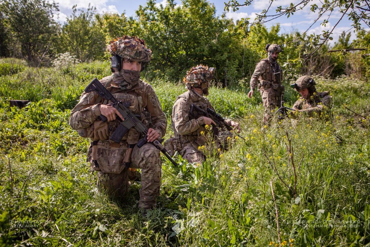 "Азов" наносит колоссальные потери россиянам в Донецкой области "Азов" наносит колоссальные потери россиянам в Донецкой области