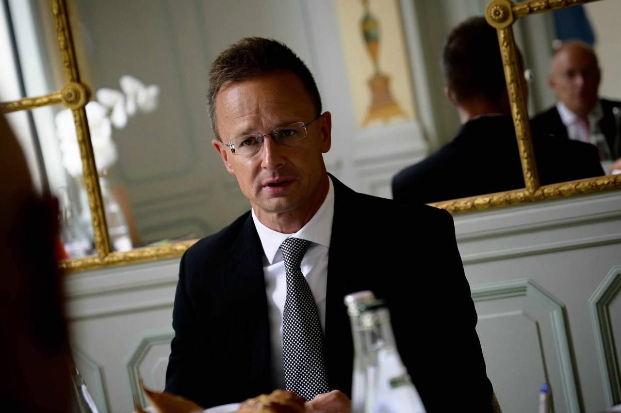 Сийярто снова обвинил Украину из-за атак на Россию