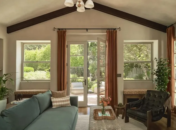 Классические шторы с карнизами Классические шторы с карнизами