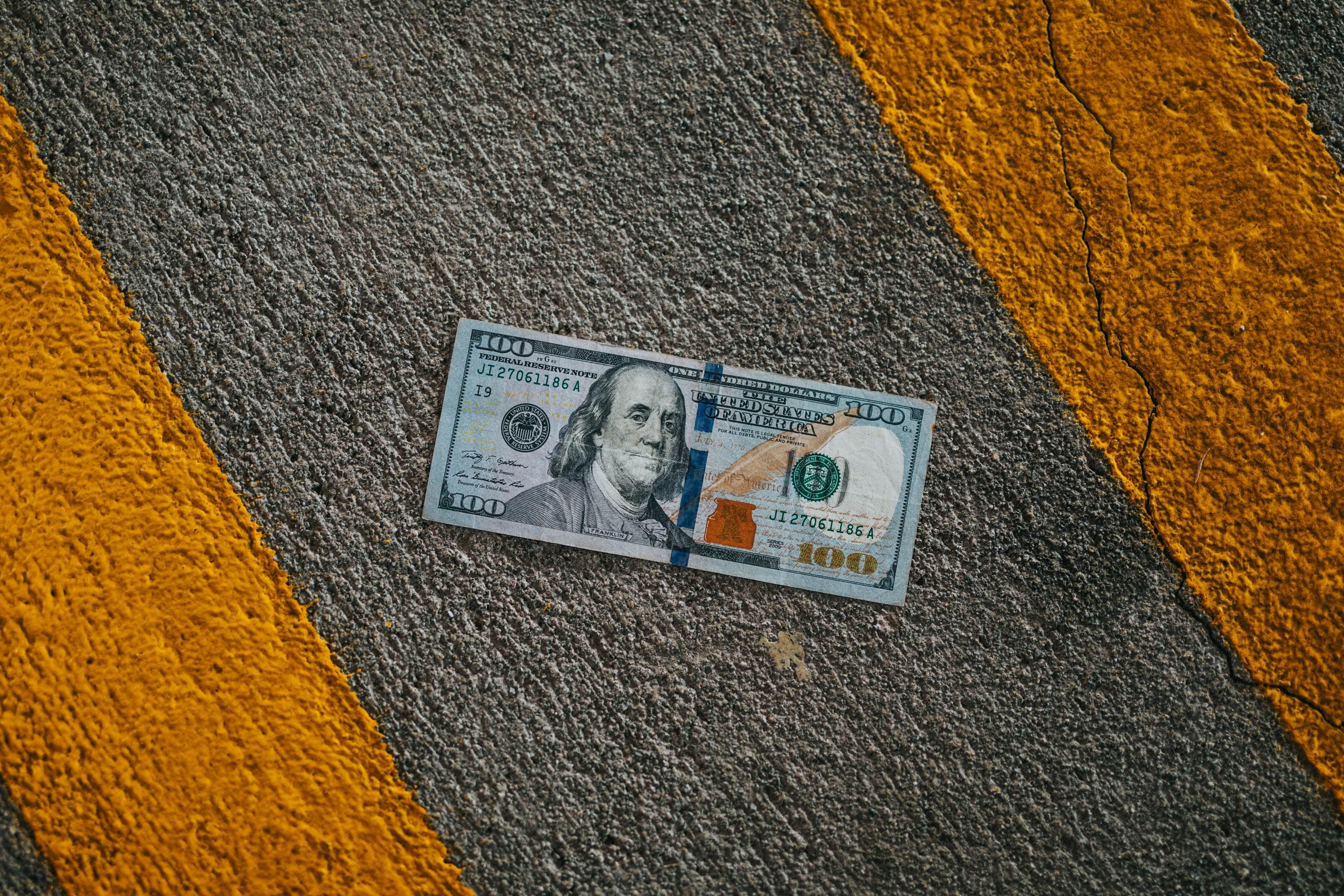 Курс в банках - валюты подешевели 15 августа - какая цена в обменниках (доллар, евро) Курс в банках - валюты подешевели 15 августа - какая цена в обменниках (доллар, евро)