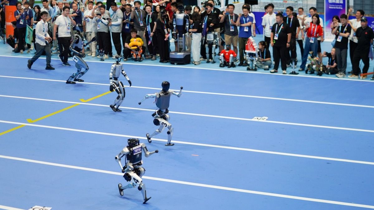 Змагання роботів-гуманоїдів у Пекіні 2025 – перші в світі ігри для роботів Змагання роботів-гуманоїдів у Пекіні 2025 – перші в світі ігри для роботів