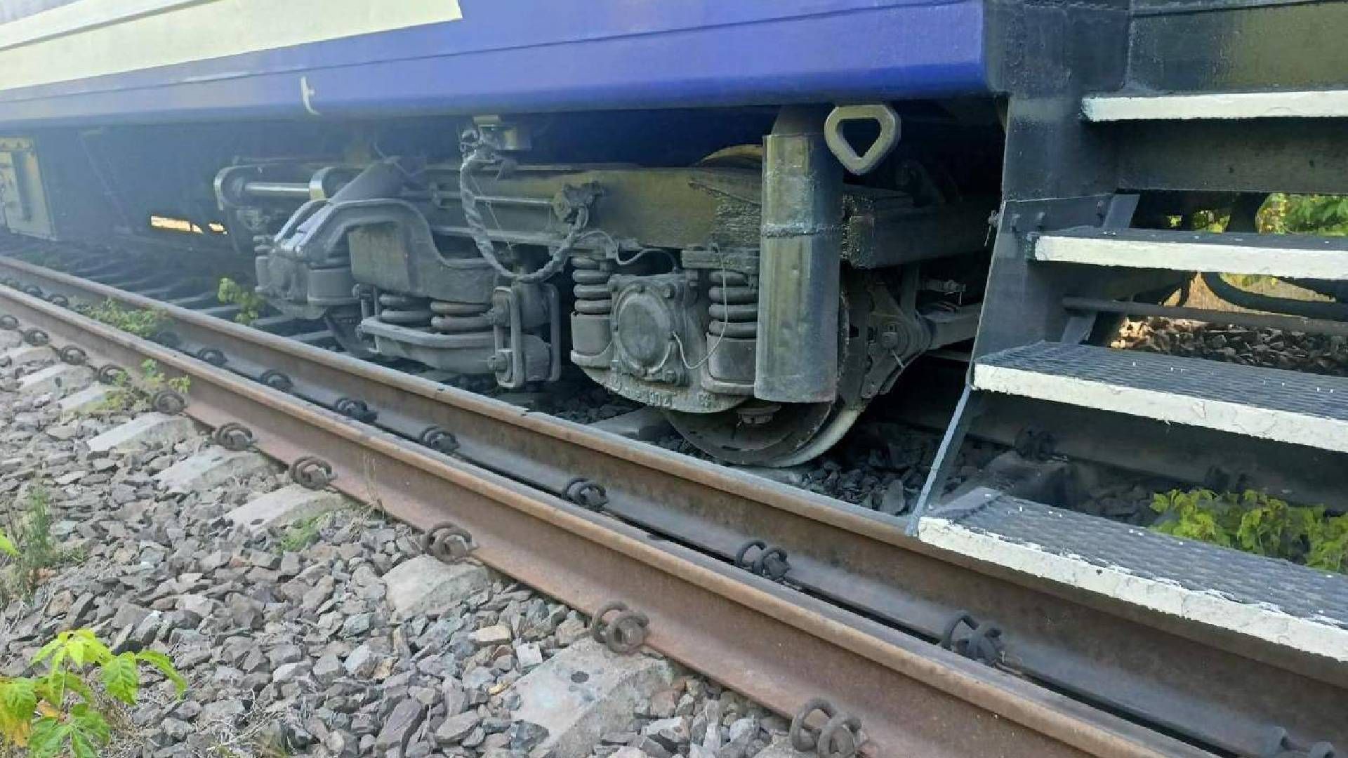 На Закарпатье произошло схождение 3 вагонов пассажирского поезда - 24 Канал