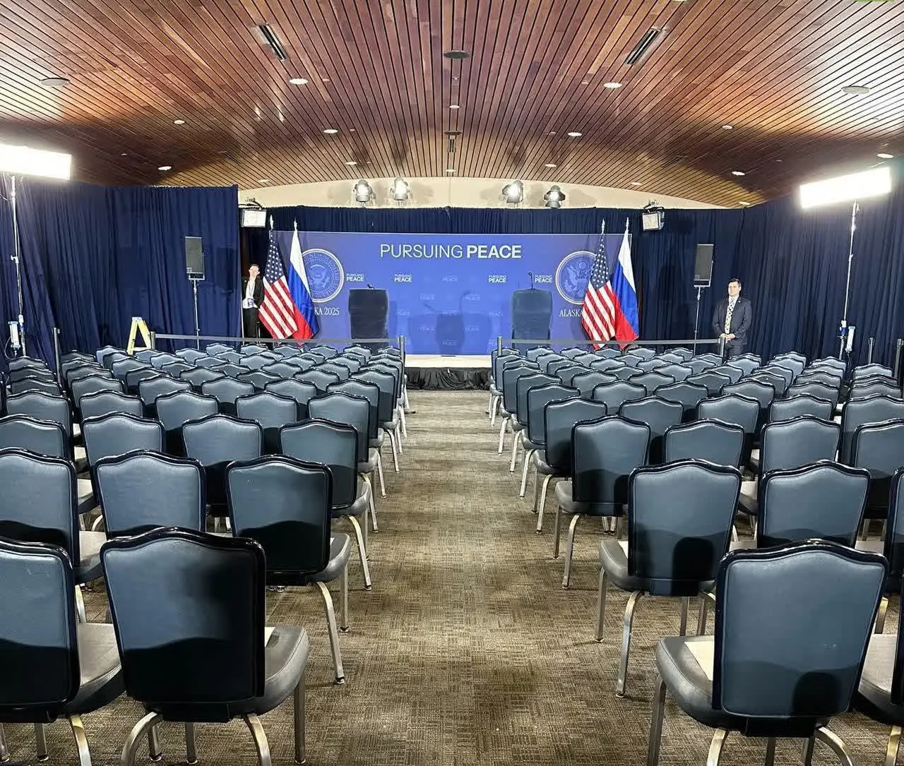 Зала для пресконференції Трампа та Путіна