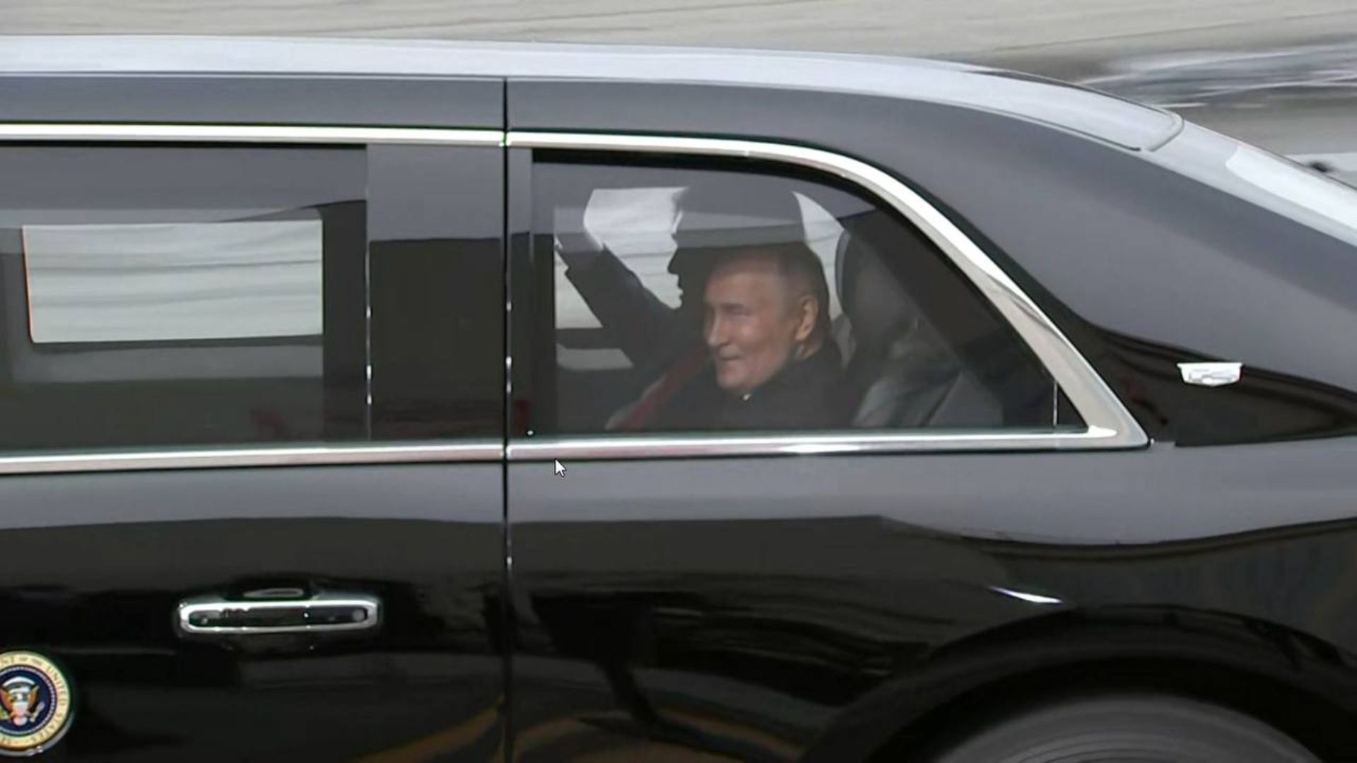 Трамп і Путін їдуть в одному авто з аеропорту на Алясці