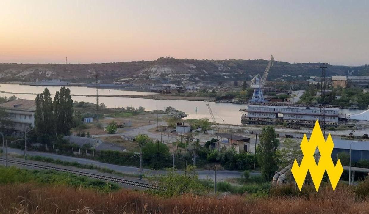 В бухтах Севастополя россияне развернули базы в бухтах Севастополя В бухтах Севастополя россияне развернули базы в бухтах Севастополя