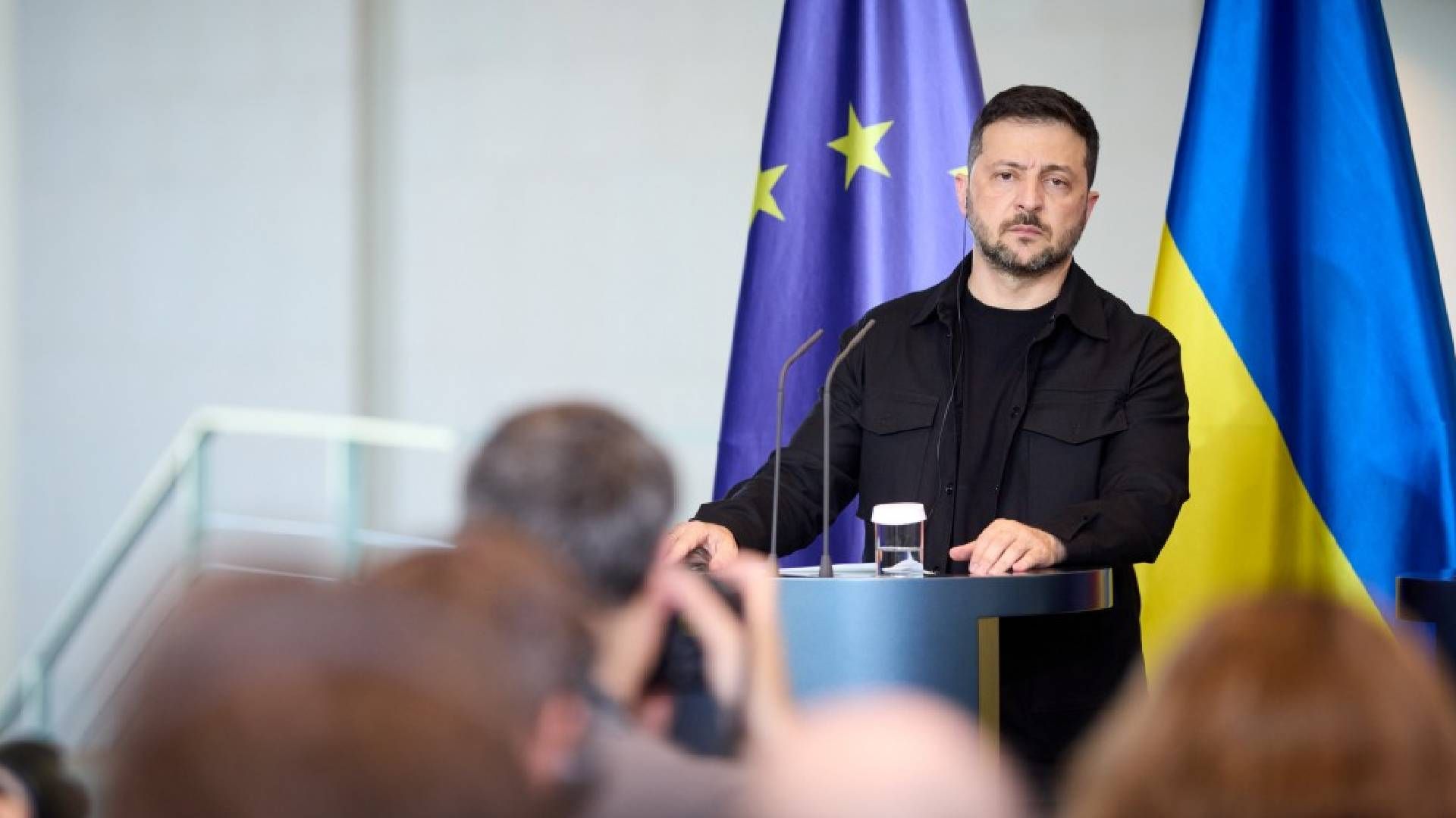 Зеленский сказал Трампу о важности санкционного давления на Россию