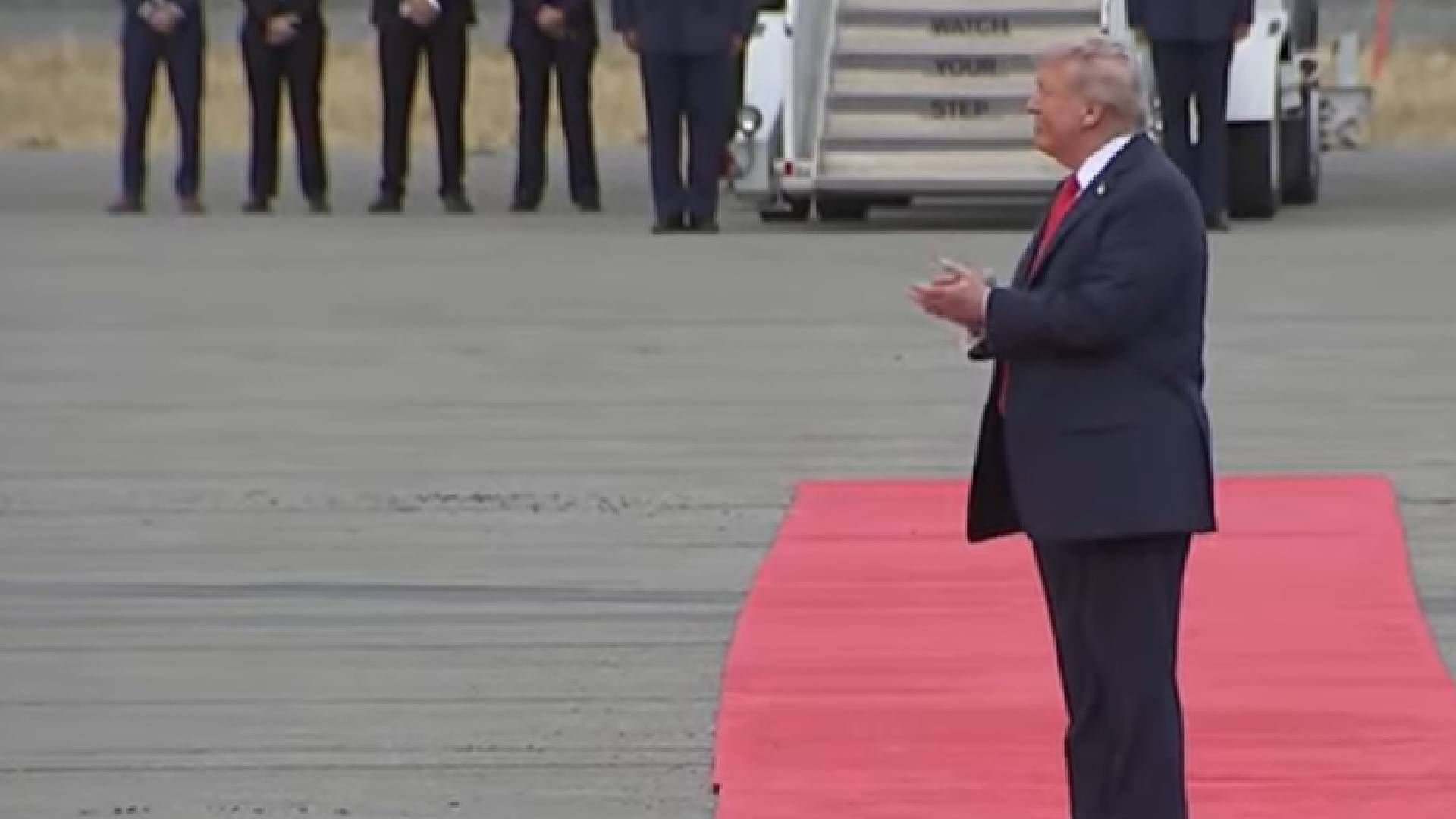 Трамп зустрів Путіна на Алясці оплесками Трамп зустрів Путіна на Алясці оплесками