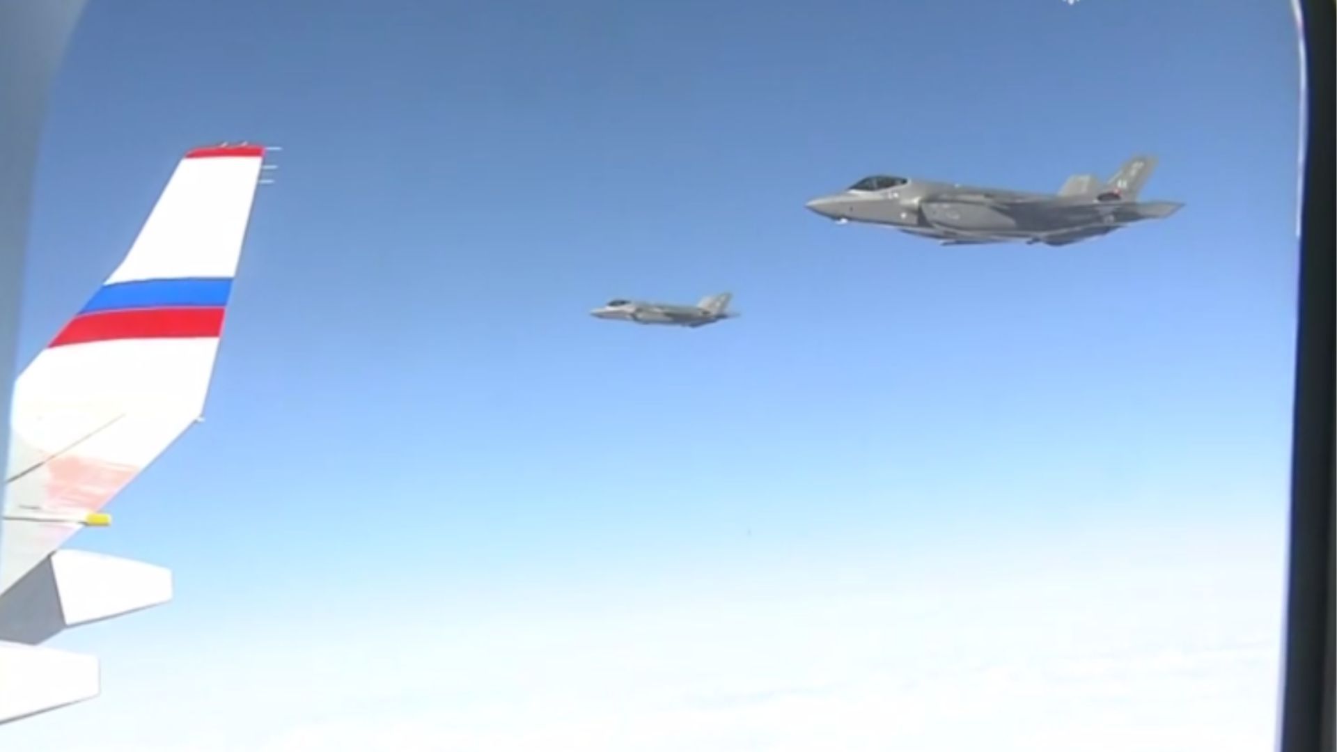 Путина сопровождали самолеты США Путина сопровождали самолеты США