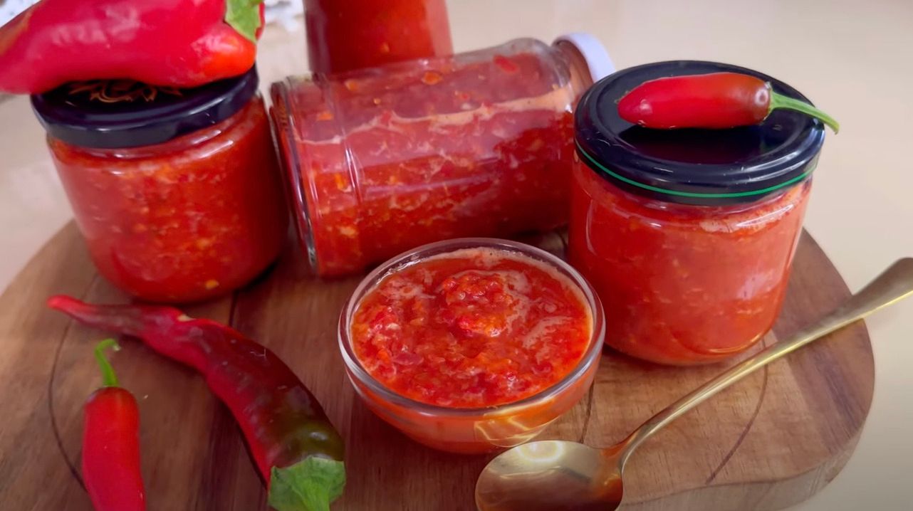 Любимая аджика из перца Любимая аджика из перца