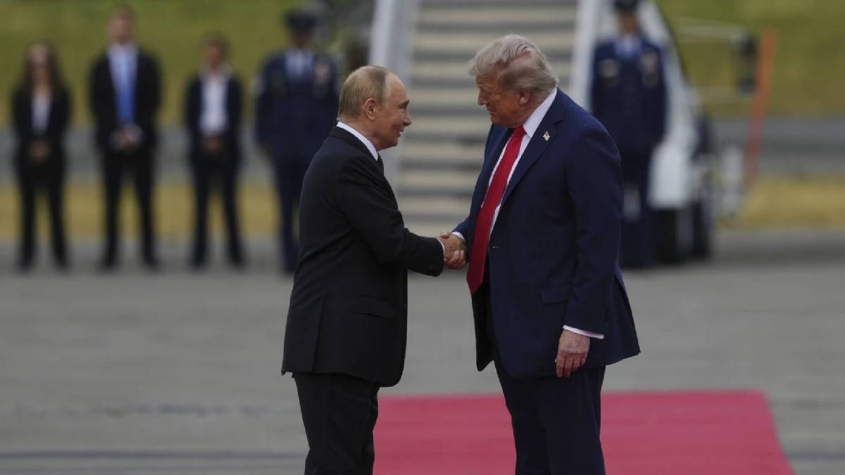 Навіщо Трамп підготував червону доріжку для Путіна