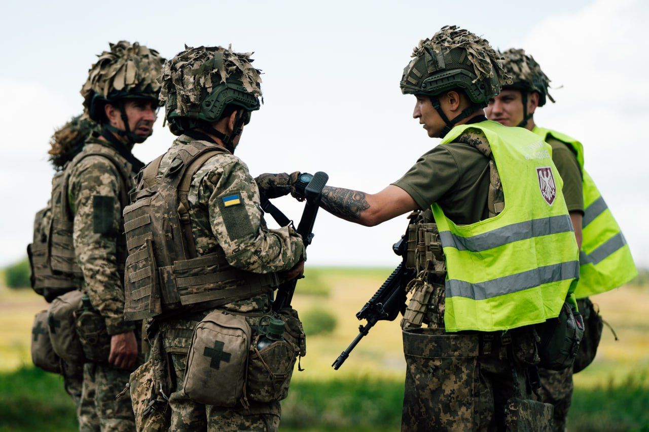 Десантники звільнили Золотий Колодязь і Петрівку на Донеччині Десантники звільнили Золотий Колодязь і Петрівку на Донеччині