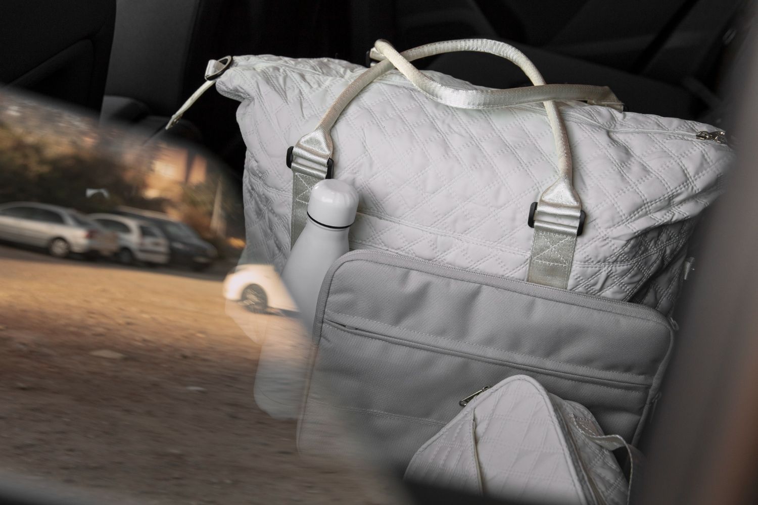 Машина не предназначена для хранения вещей Машина не предназначена для хранения вещей