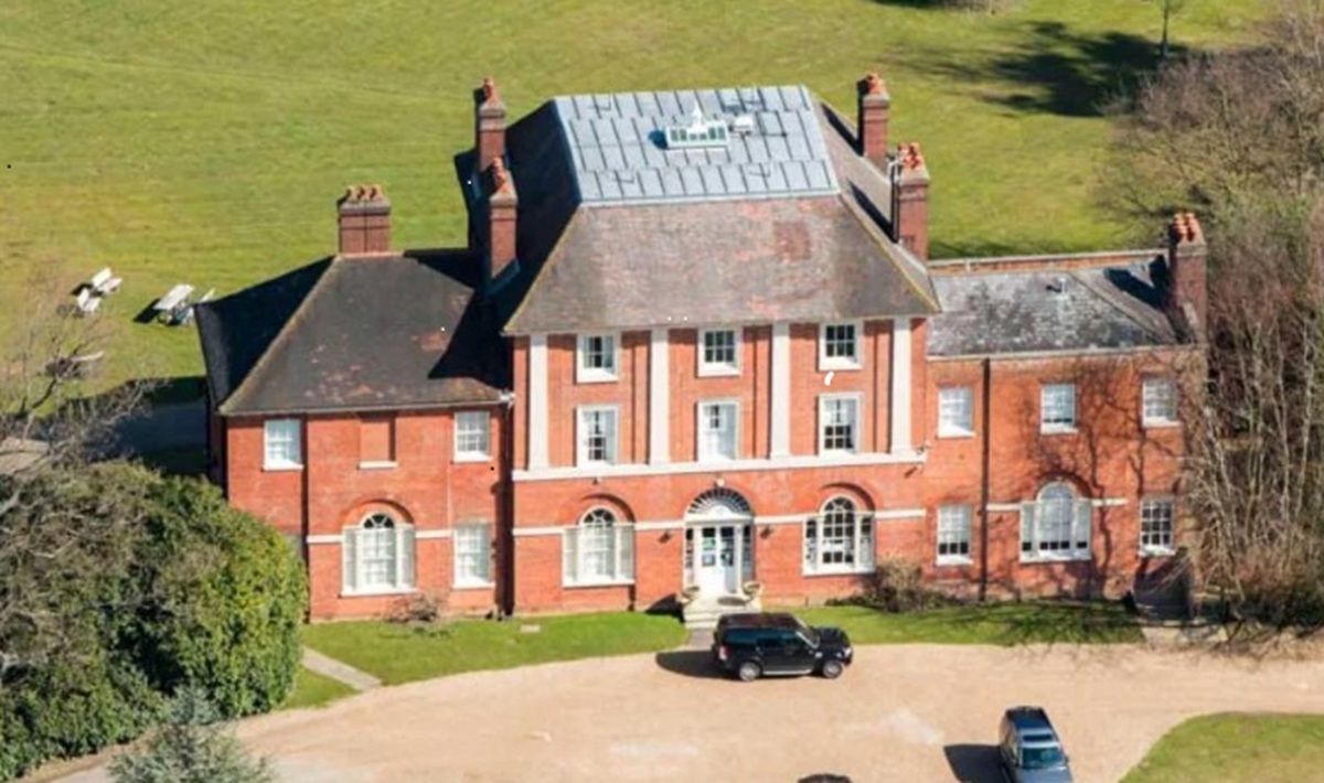 Кейт Миддлтон, принц Уильям и их дети переедут жить в новый особняк Кейт Миддлтон, принц Уильям и их дети переедут жить в новый особняк