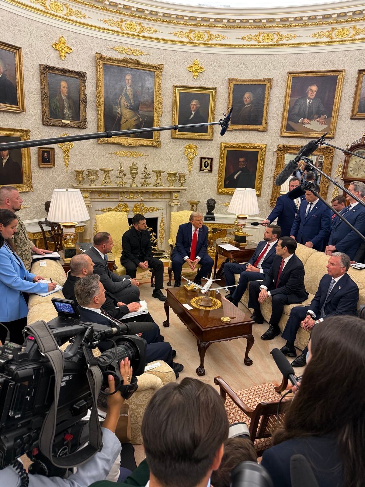 Зеленський покинув Білий дім: інтерв’ю для Fox News скасоване - Геополітика Зеленський покинув Білий дім: інтерв’ю для Fox News скасоване - Геополітика