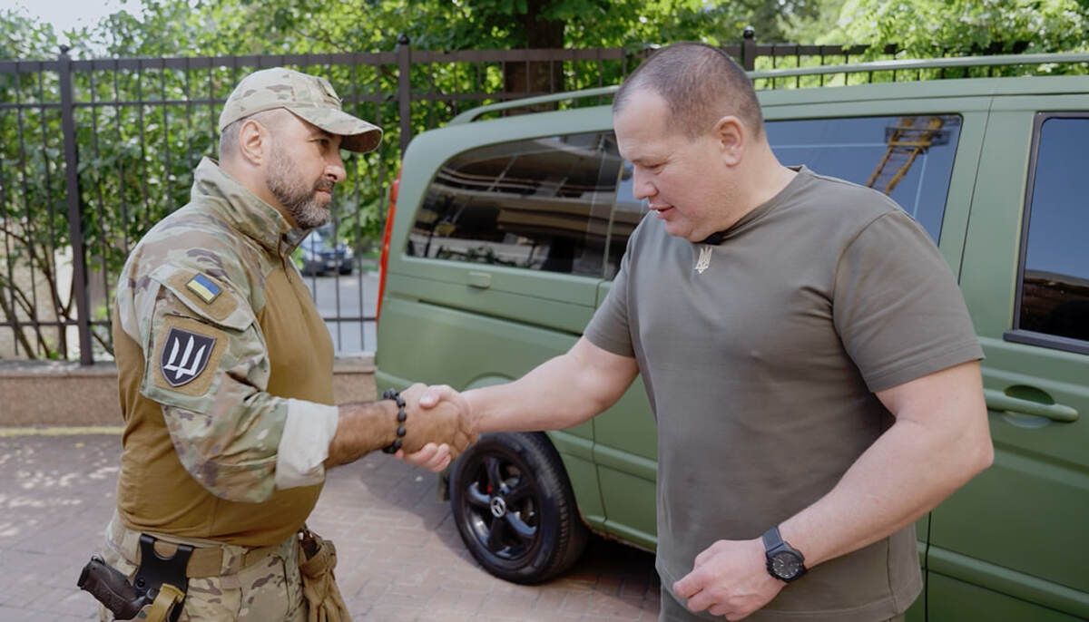 "Українська команда" передала автомобіль розвідникам з іноземного легіону - 24 Канал "Українська команда" передала автомобіль розвідникам з іноземного легіону - 24 Канал