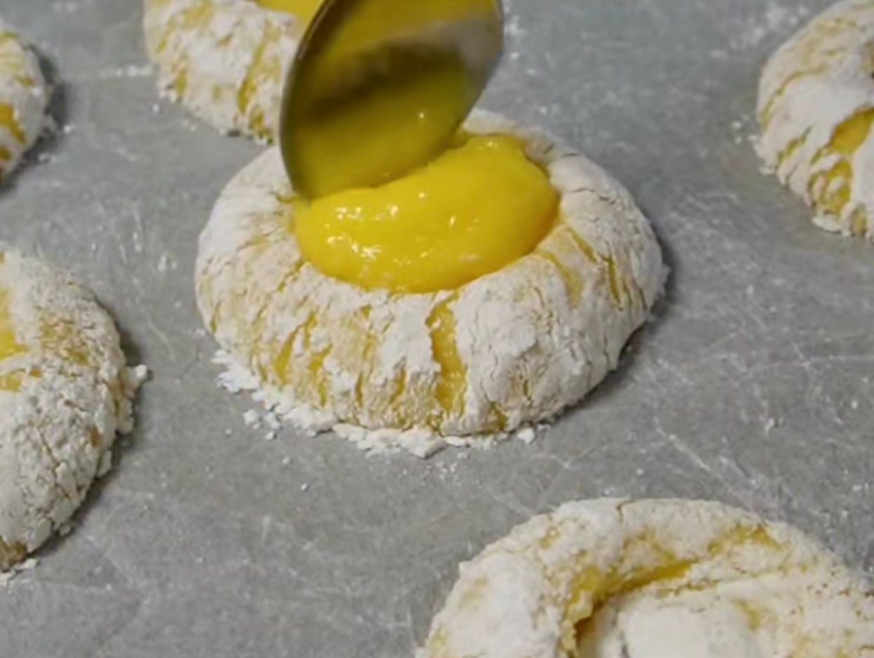 Готуємо лимонне печиво з лимонним курдом Готуємо лимонне печиво з лимонним курдом