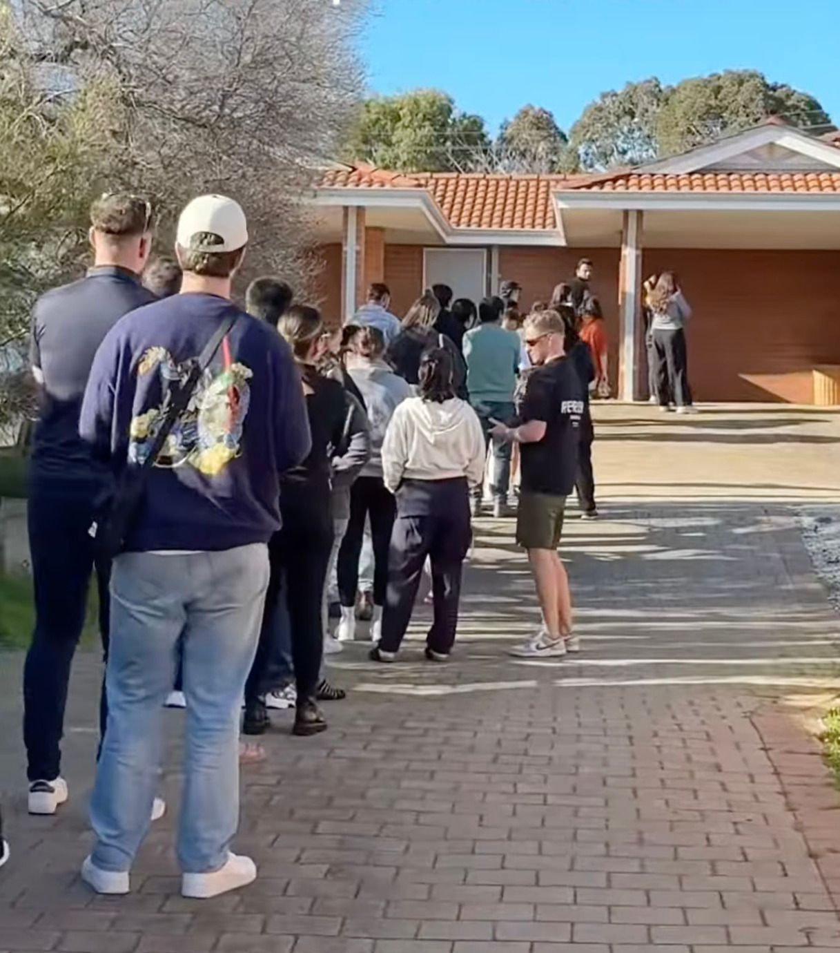 Житлова криза в Австралії - майже сто людей прийшли оглядати одну квартиру - Нерухомість Житлова криза в Австралії - майже сто людей прийшли оглядати одну квартиру - Нерухомість