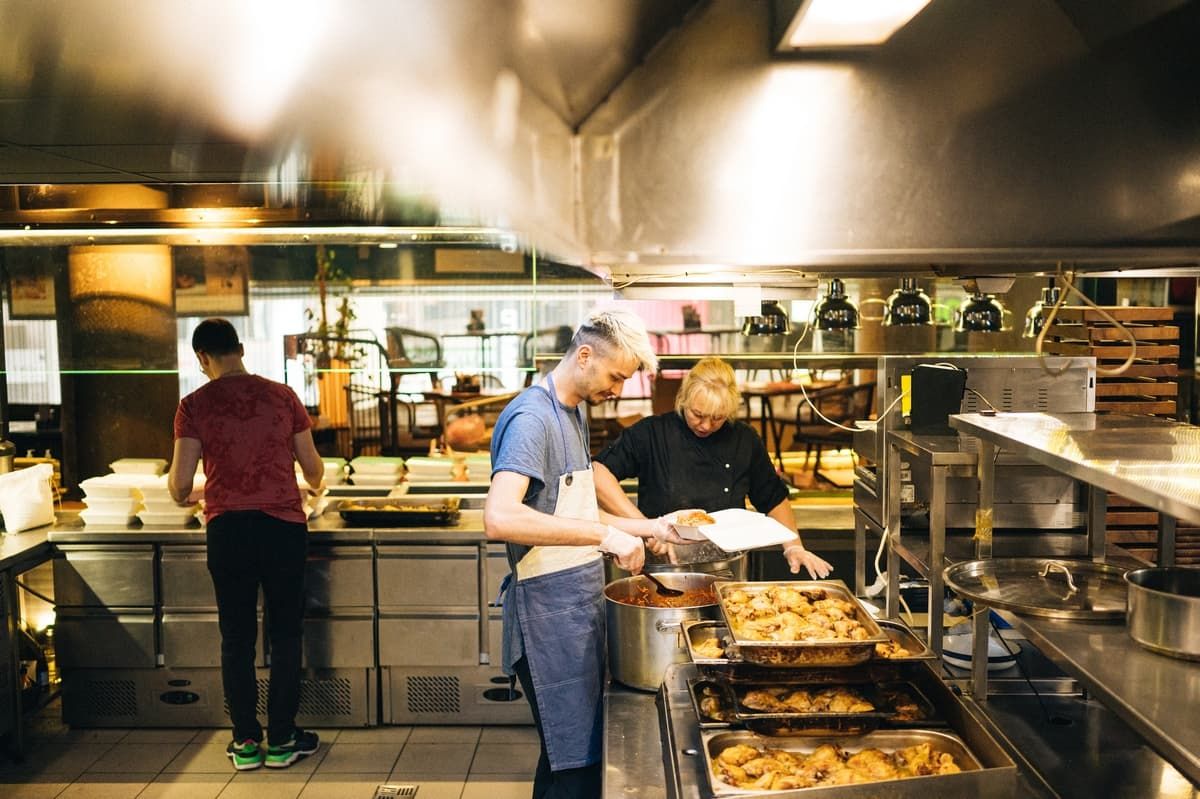 Майже всі працюють на ФОПах: як ресторанний бізнес уникає податків - Бізнес