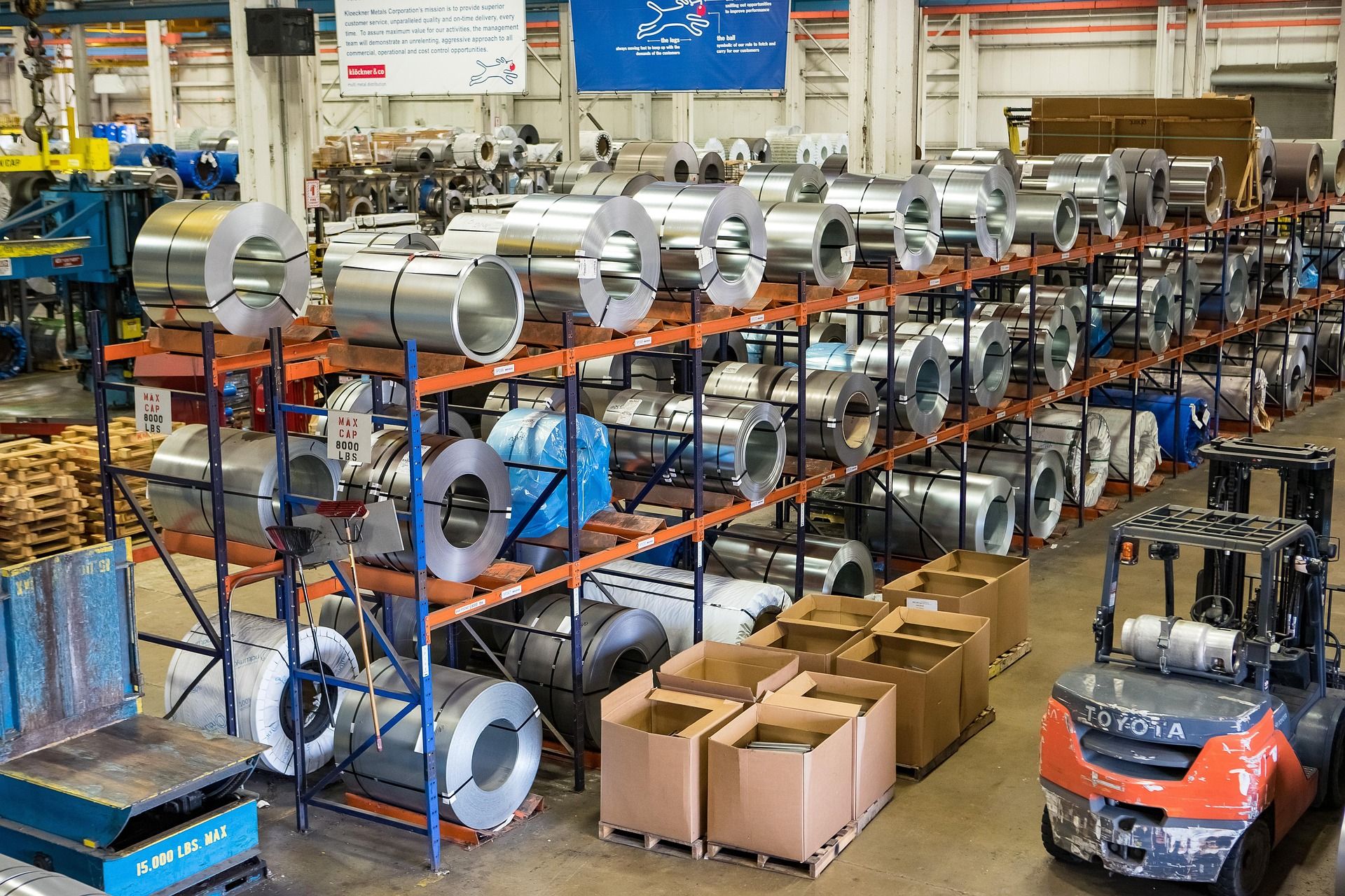 От холодильников до автобусов: сотни товаров попали под удар новых пошлин США - Экономика