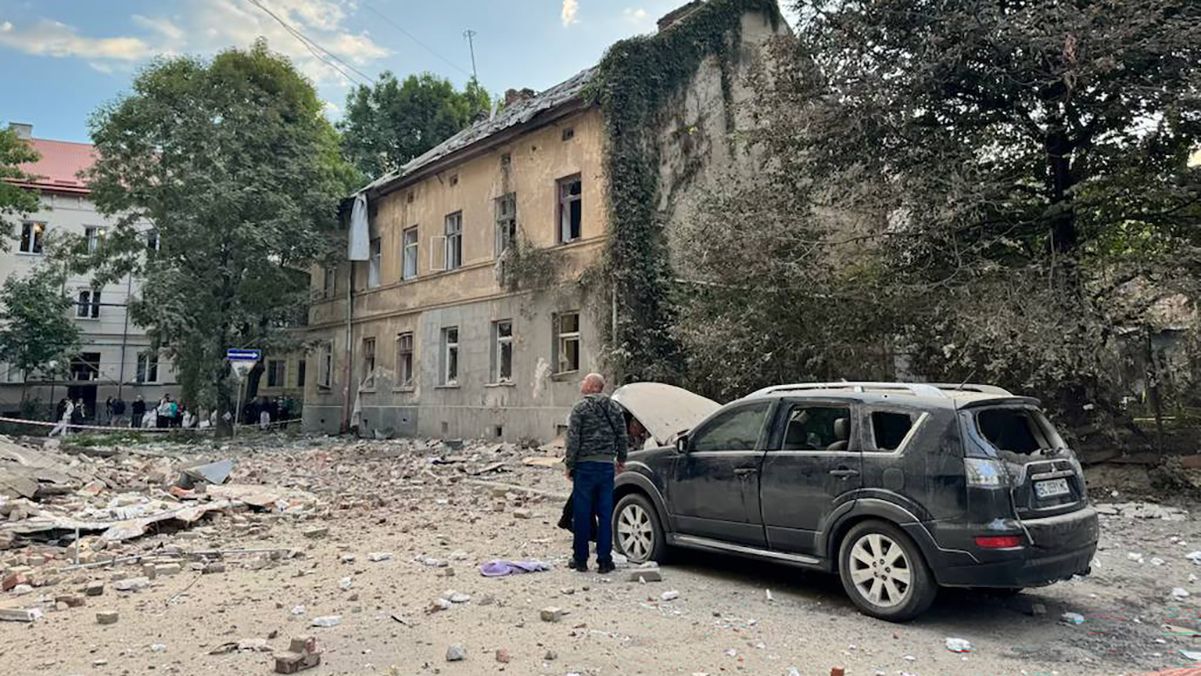 Враг совершил комбинированную атаку на Львов Враг совершил комбинированную атаку на Львов