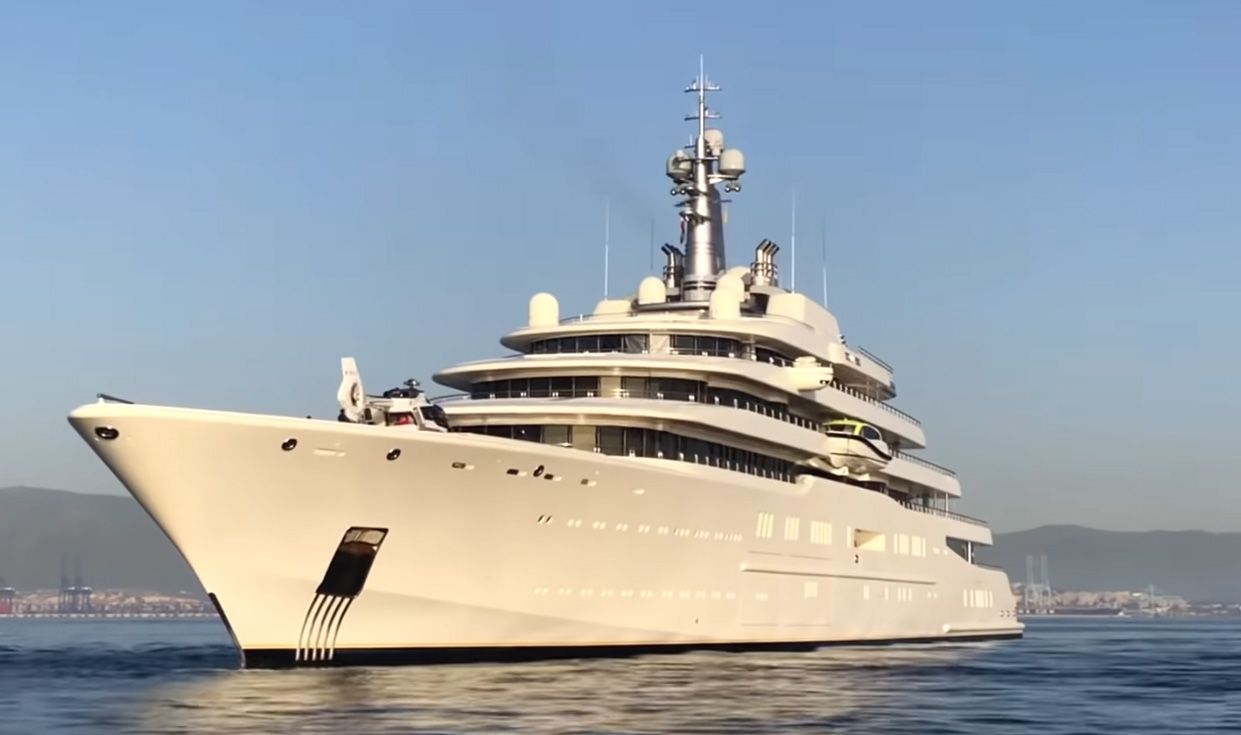 Яхта Абрамовича пройдет техосмотр за 40 миллионов долларов