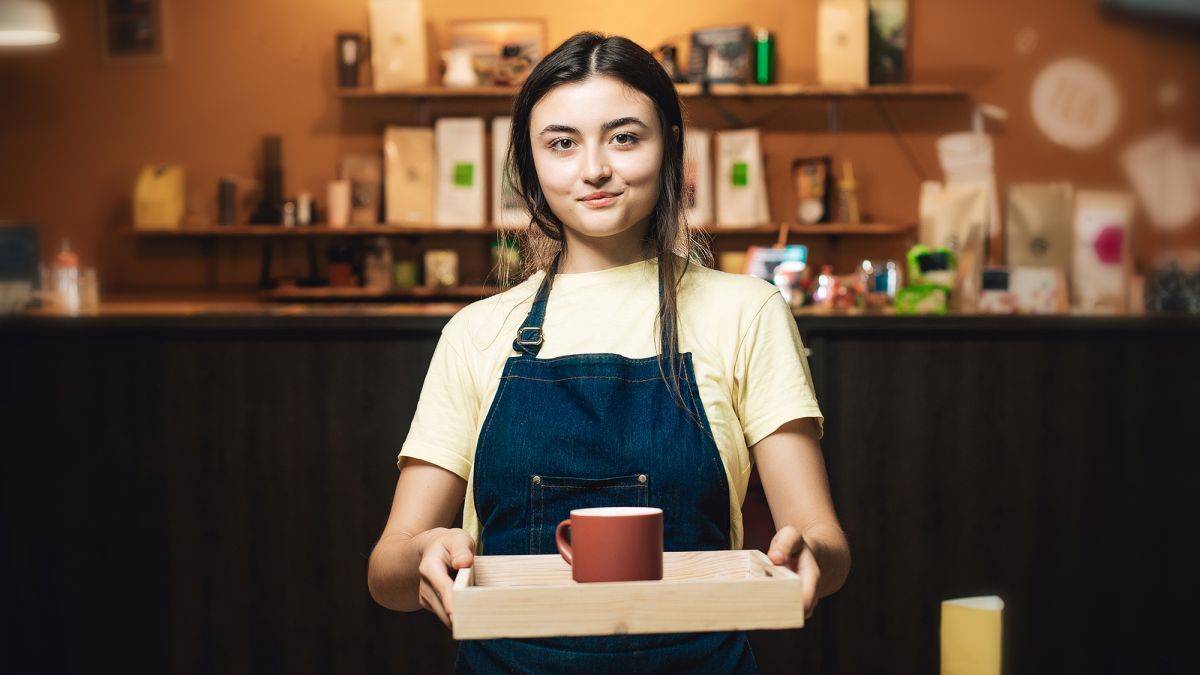 Трудоустройство несовершеннолетних: какие налоги и льготы предусмотрены, особенности оформления - Бизнес