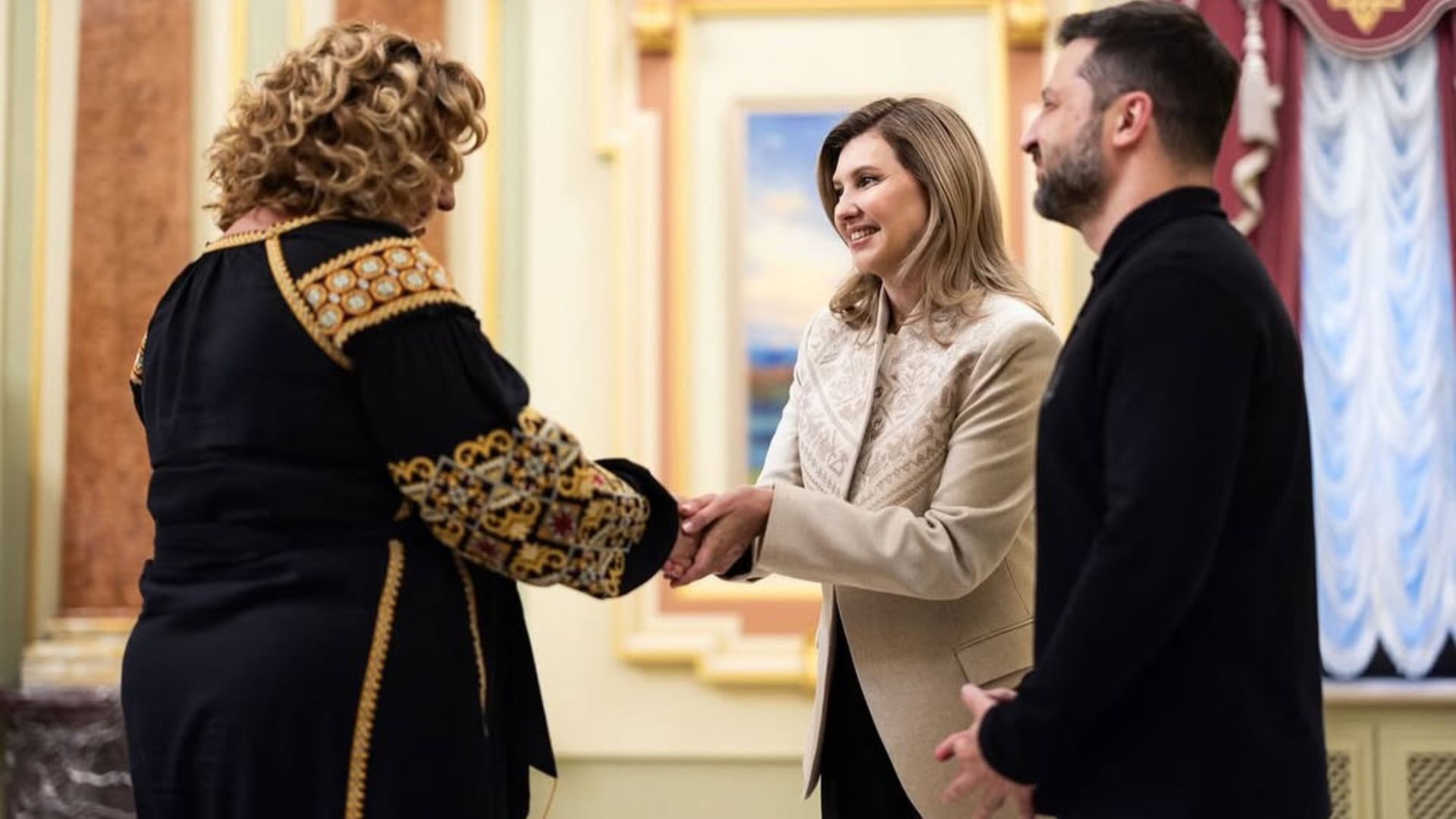 Елена Зеленская на церемонии "Национальная легенда Украины" на церемонии "Национальная легенда Украины" Елена Зеленская на церемонии "Национальная легенда Украины" на церемонии "Национальная легенда Украины"