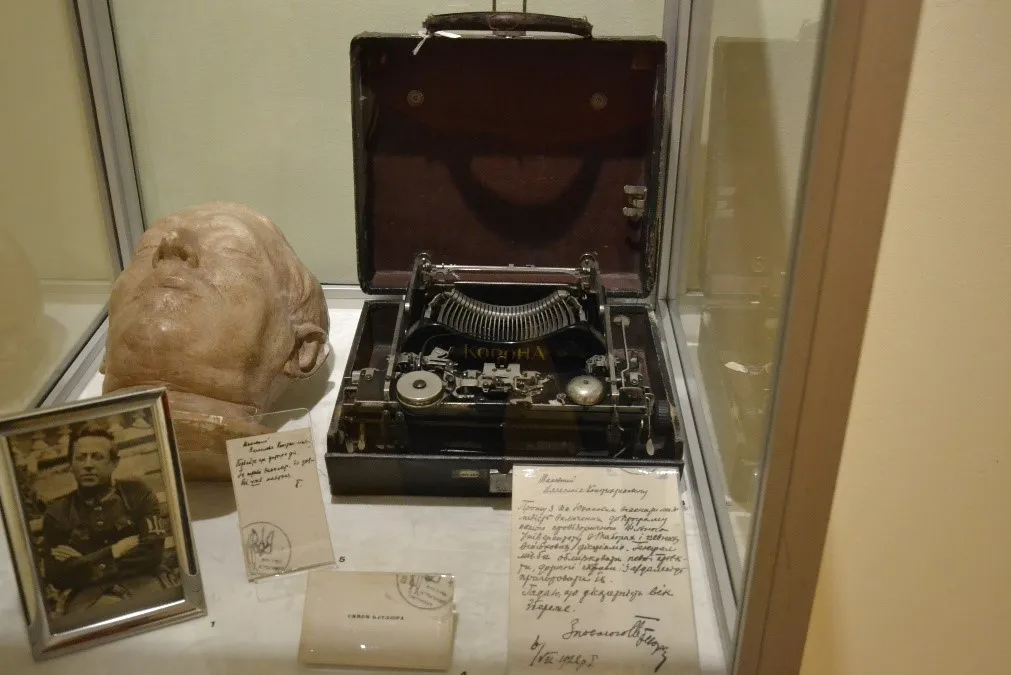 Посмертна маска та друкарська машинка Петлюри Посмертна маска та друкарська машинка Петлюри