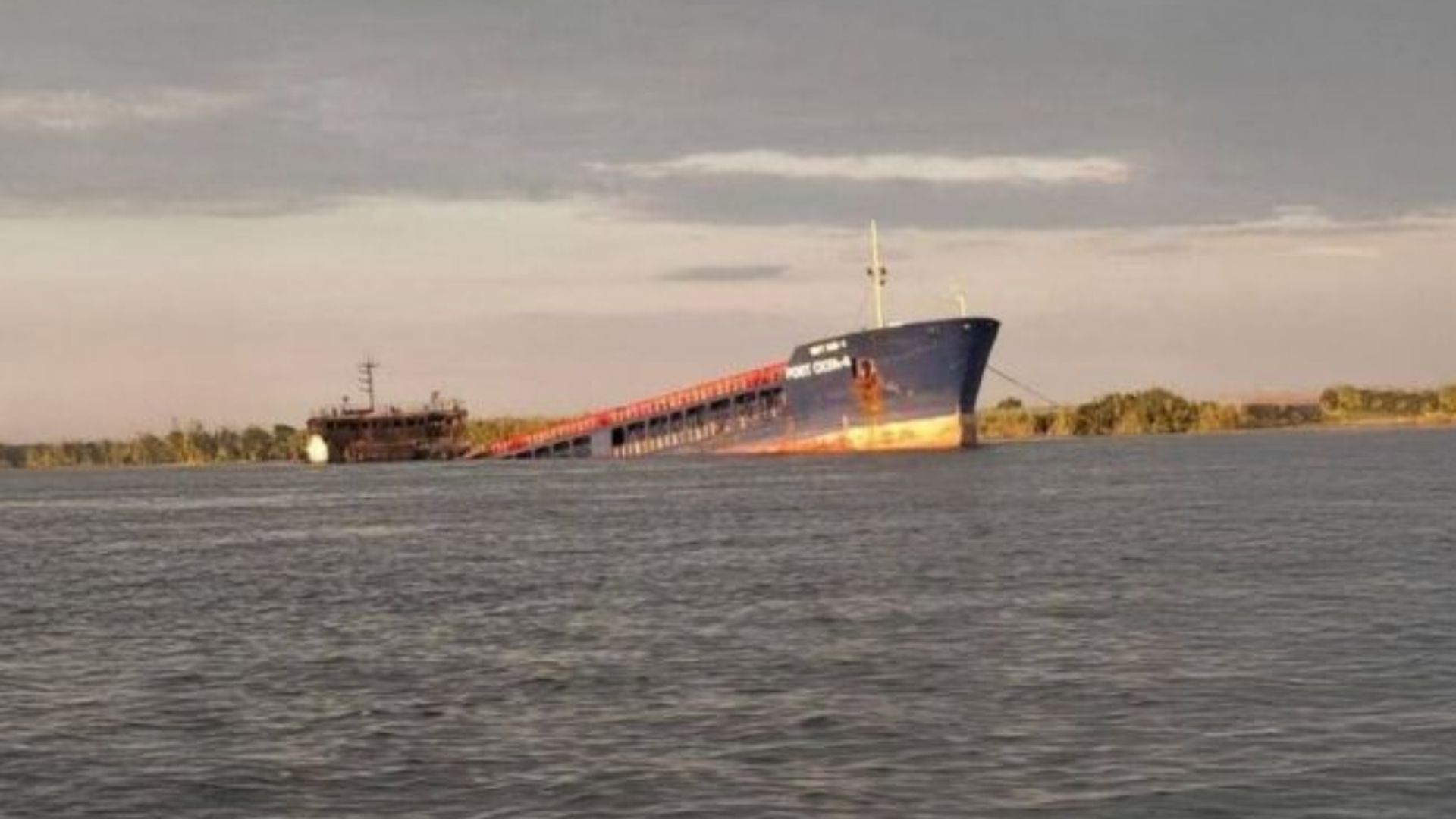 Розвідка Британії про наслідки удару по порту "Оля" Розвідка Британії про наслідки удару по порту "Оля"