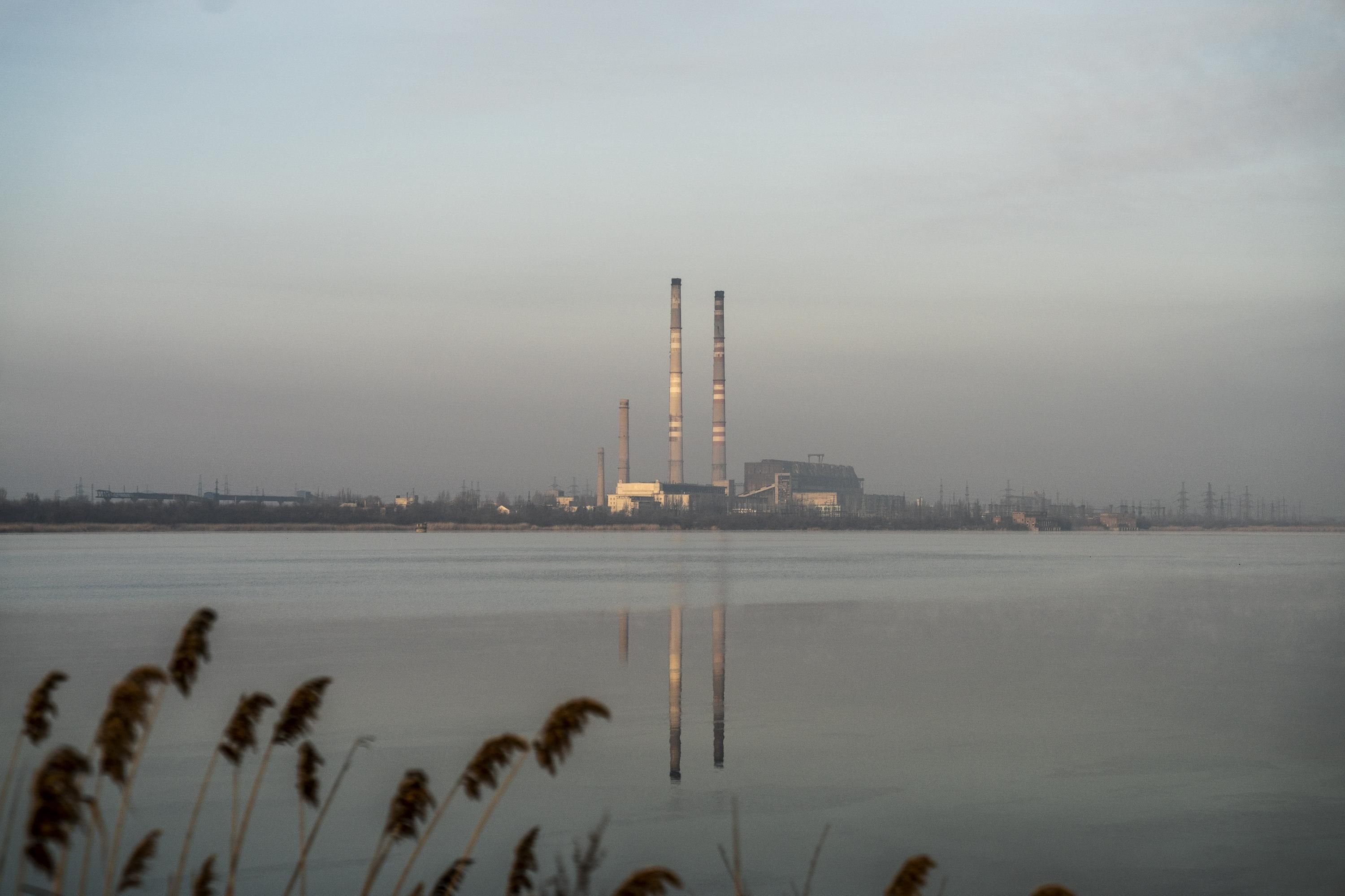 Росіяни обстрілюють єдиний міст