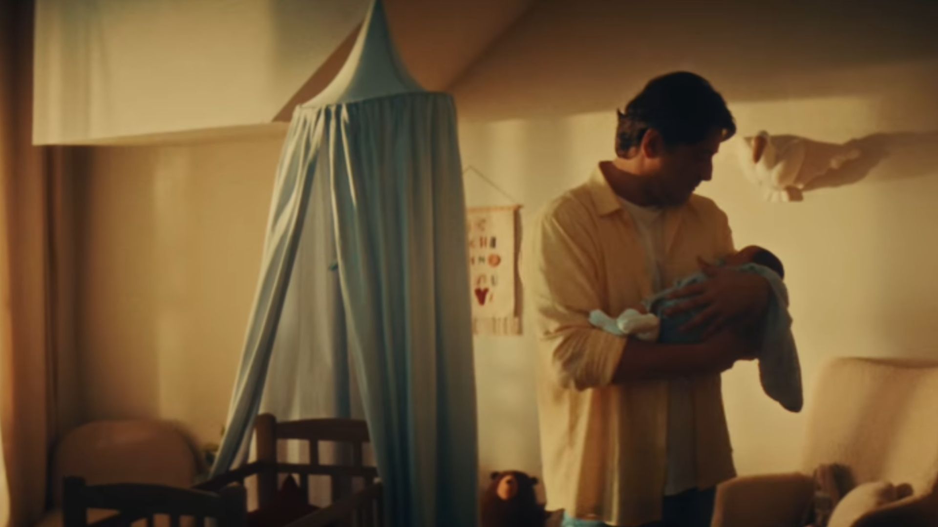 Сергій Притула у День Незалежності розчулив відео з новонародженим сином - Show24 Сергій Притула у День Незалежності розчулив відео з новонародженим сином - Show24