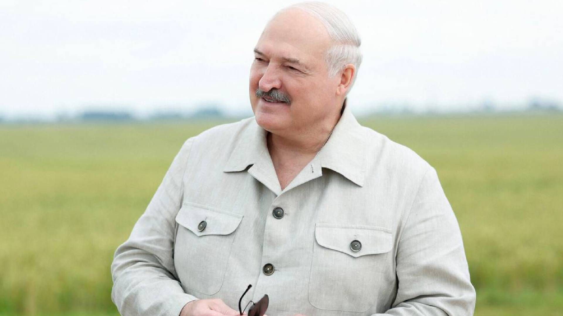 Лукашенко пожелал украинцам мирного неба Лукашенко пожелал украинцам мирного неба