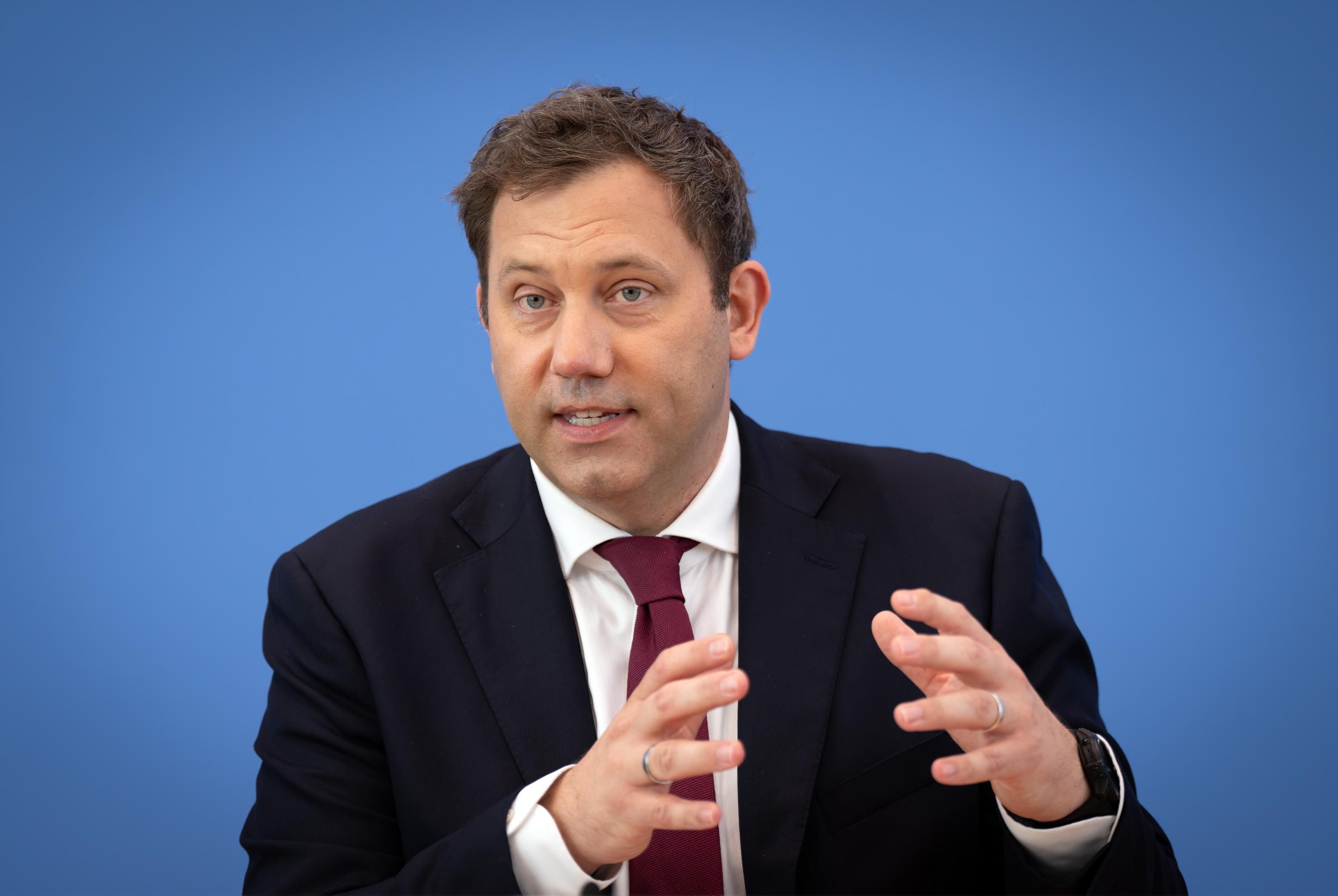 Германия будет выделять помощь Украине ежегодно Германия будет выделять помощь Украине ежегодно