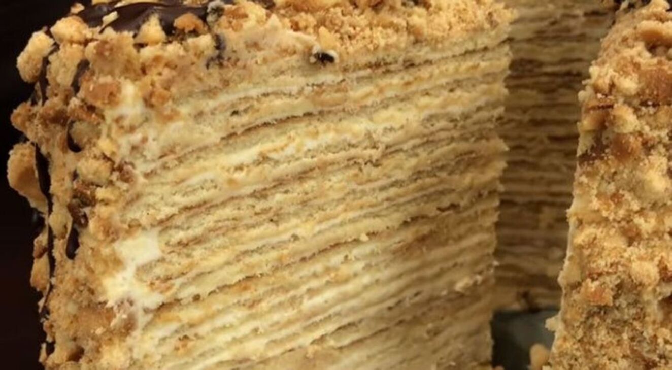 Готуємо медовик на сковороді 