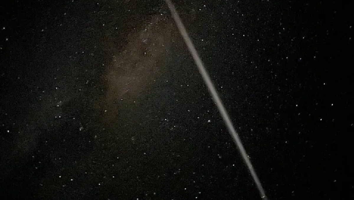 След от сброса топлива ракеты CZ-8A След от сброса топлива ракеты CZ-8A