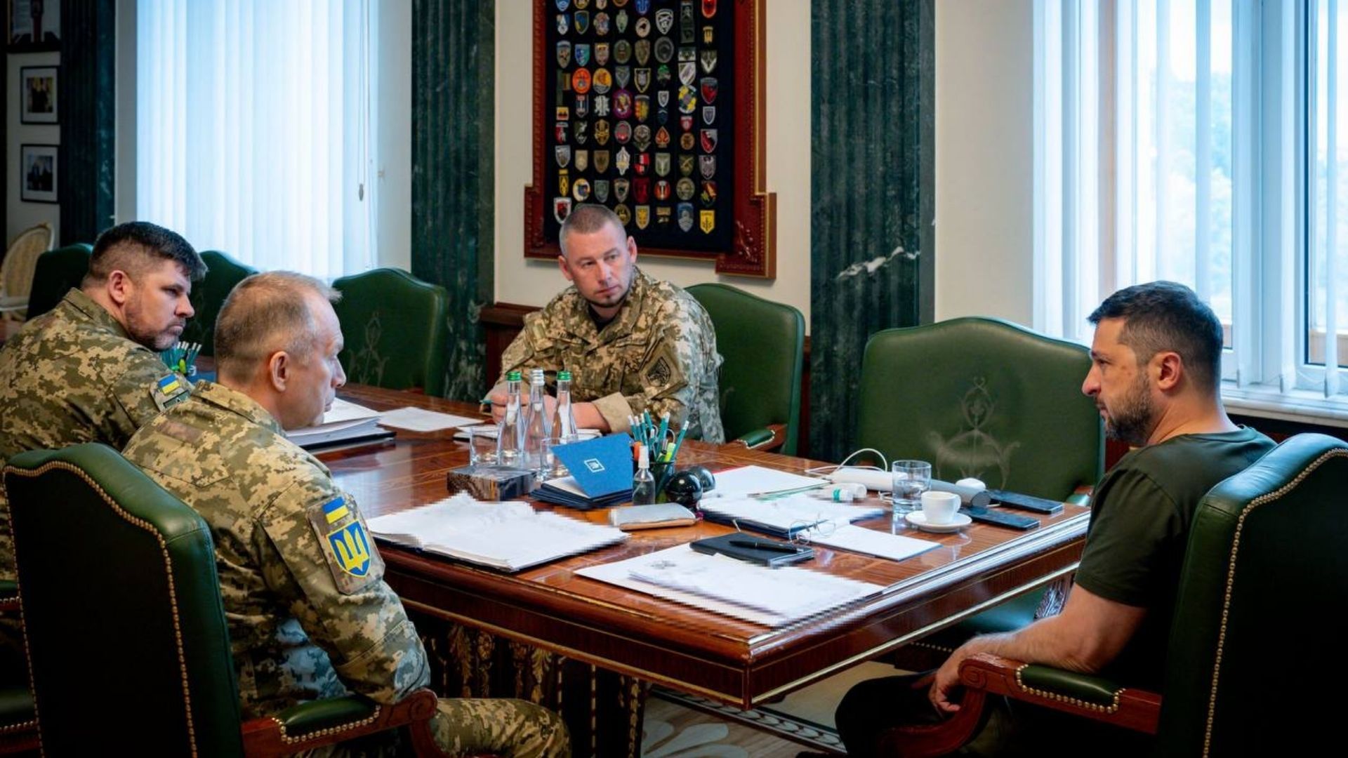 Нарада Зеленського з військовими 26 серпня 2025 року Нарада Зеленського з військовими 26 серпня 2025 року