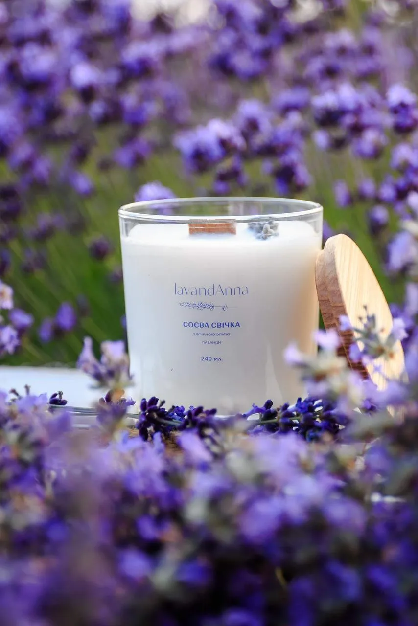 Натуральна свічка з лаванди Натуральна свічка з лаванди