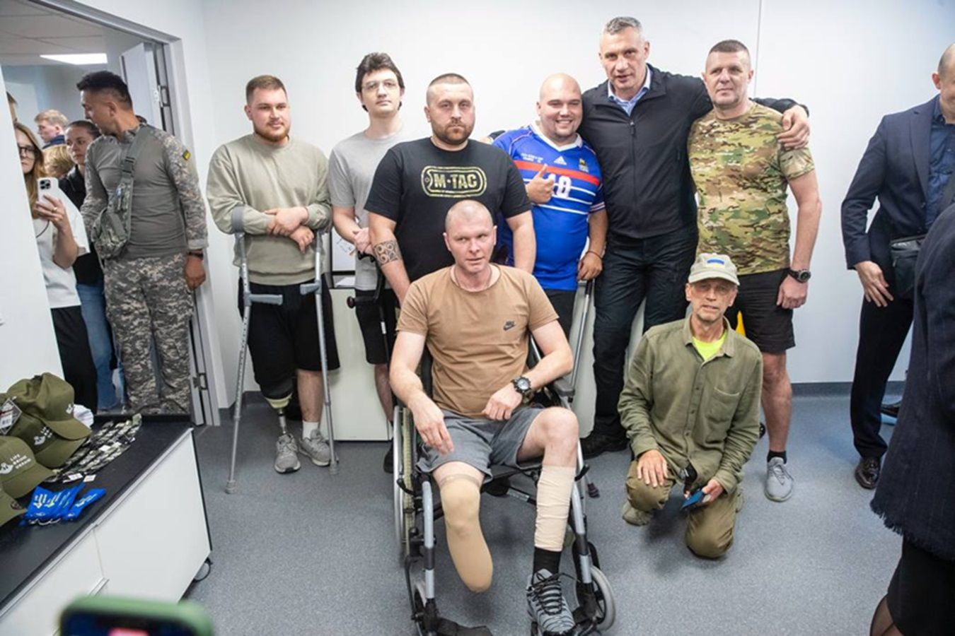 Віталій Кличко відкрив у столиці Протезний центр Human Titans для допомоги пораненим бійцям Віталій Кличко відкрив у столиці Протезний центр Human Titans для допомоги пораненим бійцям